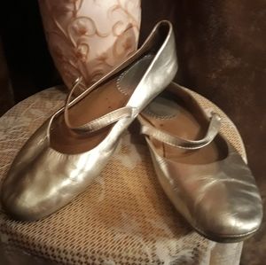 Silver White Mountain maryjane flats